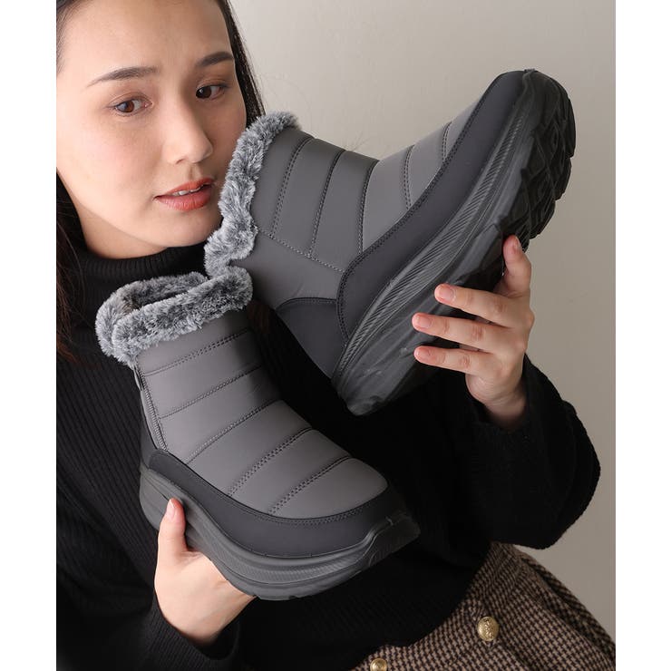 グレー | 【25年秋冬新作】撥水＆防寒仕様 ボリュームファー ショート スノーブーツ | DEMETER