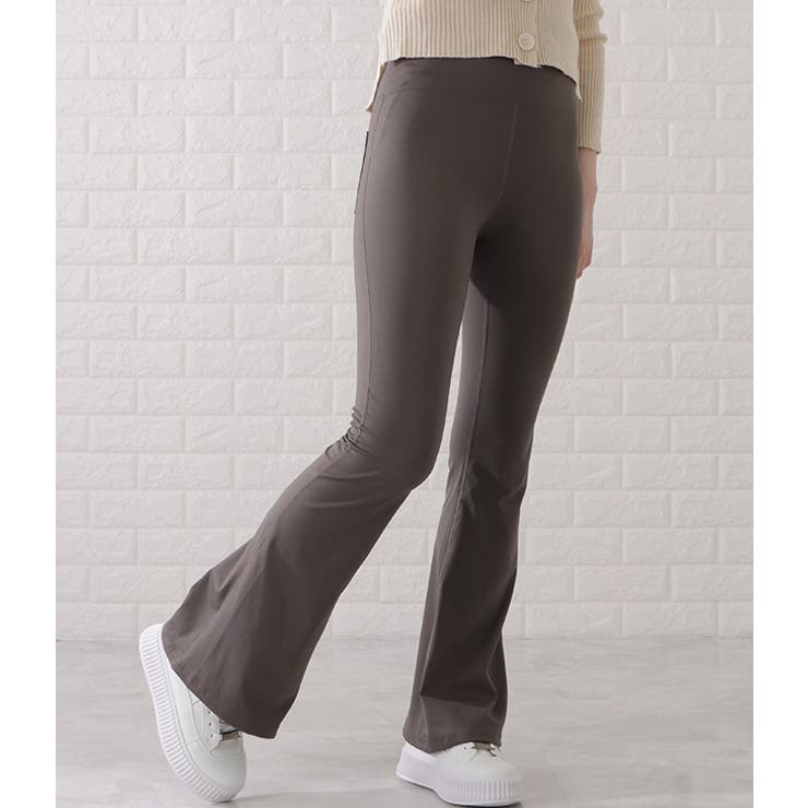 ブラックフレアパンツ スリム スタッズ付き 韓国系 美シルエット DAY CLOSET ジーンズ デニム デニムパンツ レディース 韓国風