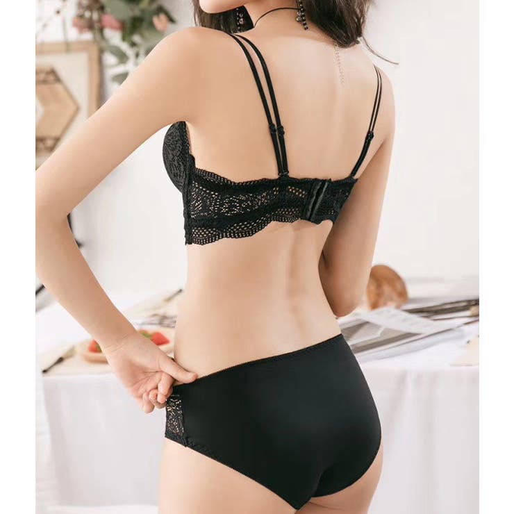 カットアウト風クロスストラップブラ&ショーツセット 女性