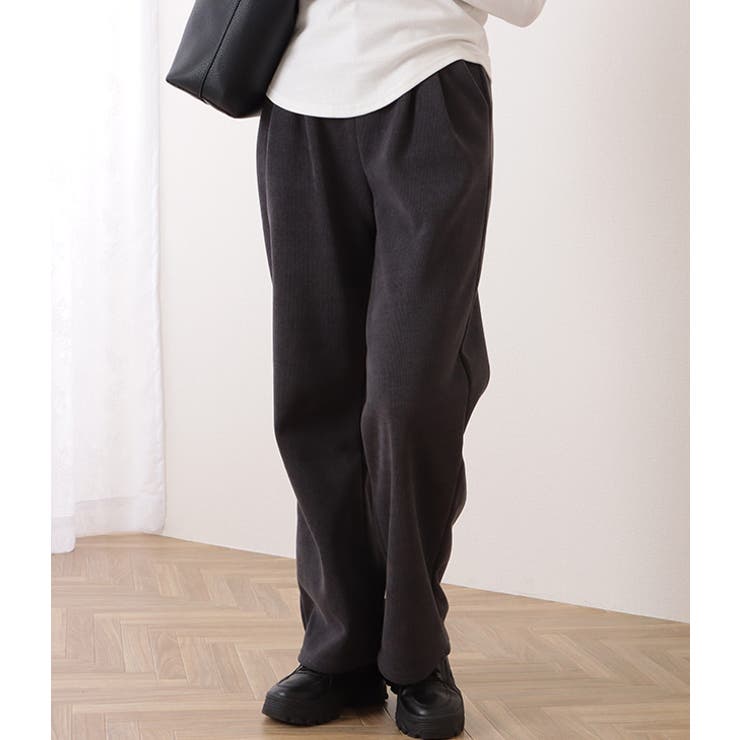 THE YOn（ザヨン）の「ダブルベルトタックワイドデニムパンツ