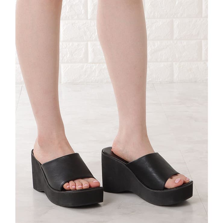 【ALDO】クール・厚底☆Harrietta☆プラットフォームサンダル EMODA ハイボリュームタンクサンダル（ブラック） -ファッション