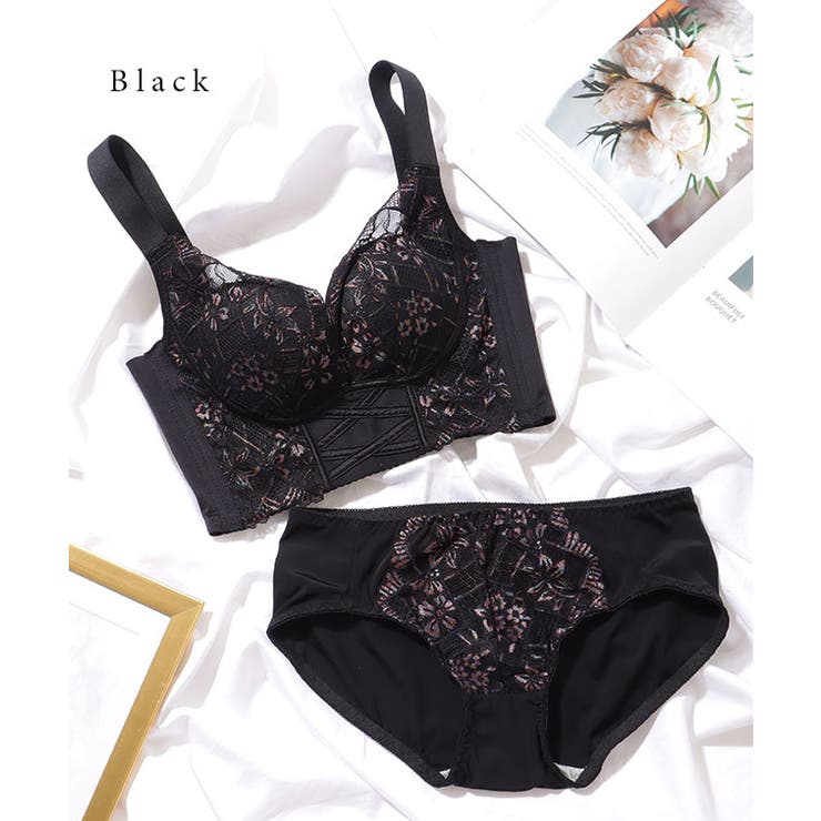 d.i.a 2点 まとめ売り 黒いチェーン付きブラジャーと花柄ビキニ d.i.a 2点 まとめ売り 黒いチェーン付きブラジャーと花柄ビキニ