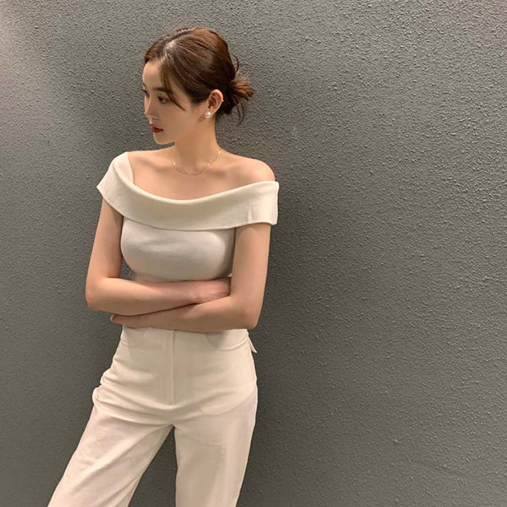 【新品 人気 完売品】大人可愛いが叶う♡袖フレア×オフショルダー♡デコルテ美人 classicalelf（クラシカルエルフ） tシャツ 視線を奪う、美デコルテ