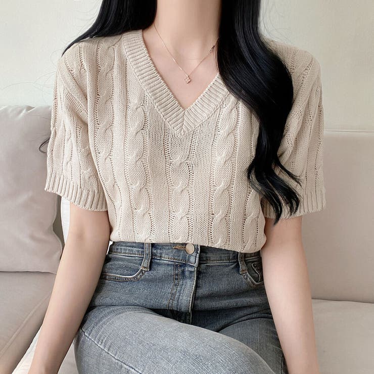 トレンドの韓国ルック。Vネックケーブルニット半袖トップス