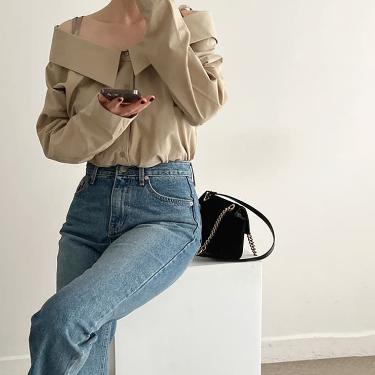 ☆韓国の人気☆【Jacquemus】☆オフショルダーTシャ.ツ☆ オフショルダー Tシャツ クロスネックレス付き オープン