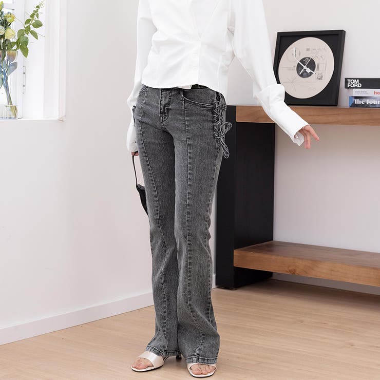 グレー | 3つボタンフレアデニムパンツ  | Doux Belle 