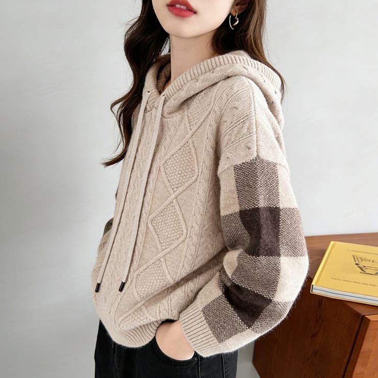 ベージュ | ケーブル編みボーダー袖フード付きニット | Doux Belle 