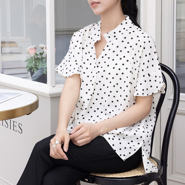 ライトベージュ | フリル袖ドット柄ブラウス | Doux Belle 