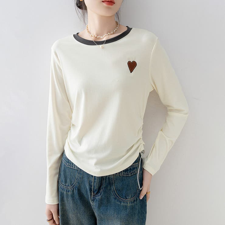ハートワッペン付きサイドギャザー長袖Tシャツ レディース トップス | Doux Belle  | 詳細画像1 