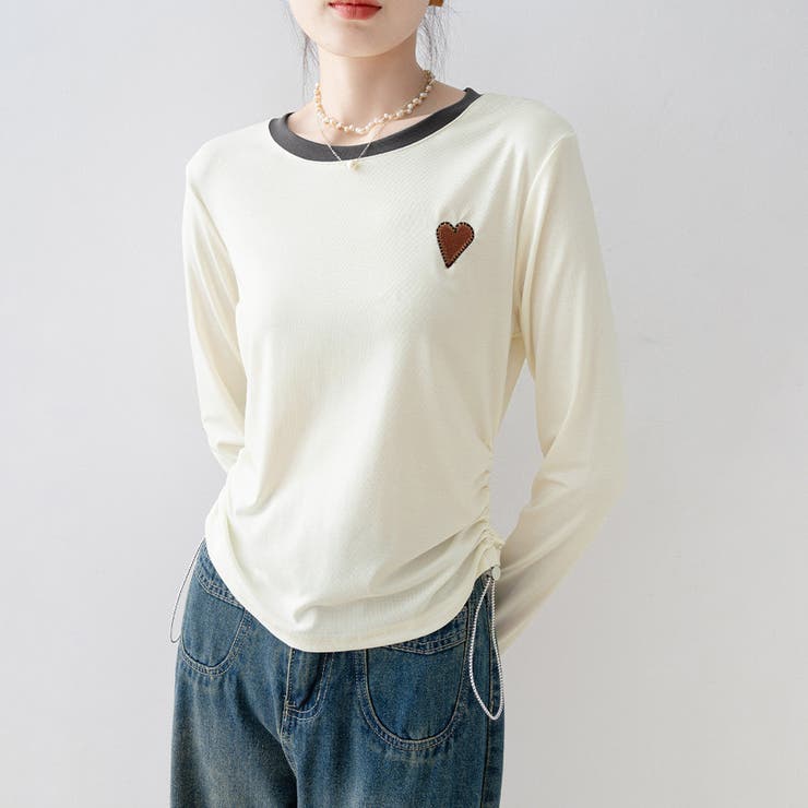 ハートワッペン付きサイドギャザー長袖Tシャツ レディース トップス | Doux Belle  | 詳細画像4 