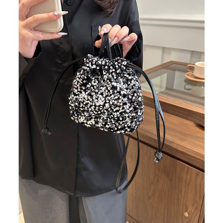 グレー | キラキラ輝くスパンコール巾着バッグ | DRESS+
