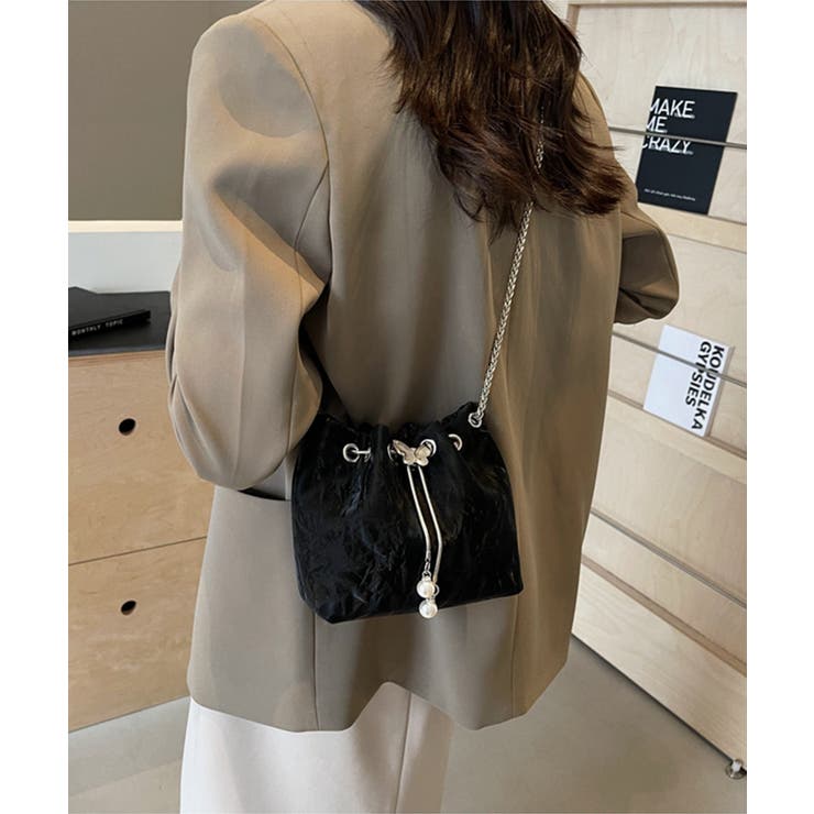 ブラック | 蝶チャームが映えるバッグ 結婚式 | DRESS+