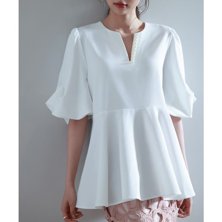 ホワイト | パール付きキーネックブラウス | SAISON DE PAPILLON 