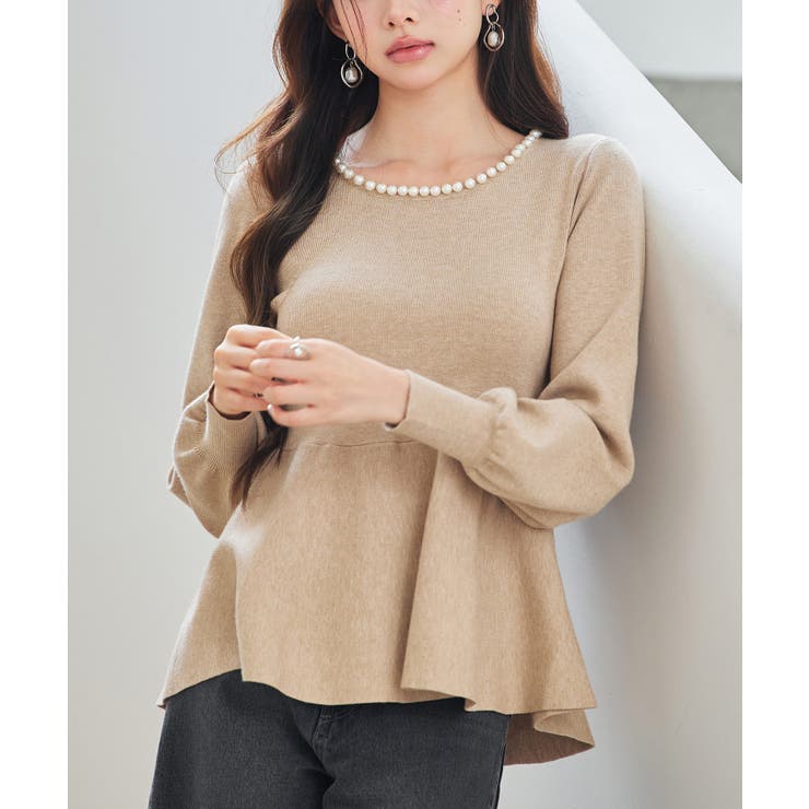 ベージュ | パール付きニットペプラムプルオーバー | SAISON DE PAPILLON 