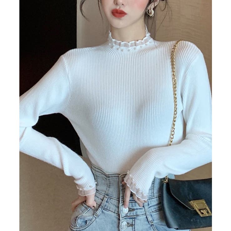 ホワイト | 春まで着れる リブニットトップス フリルとパールがアクセント | SEU