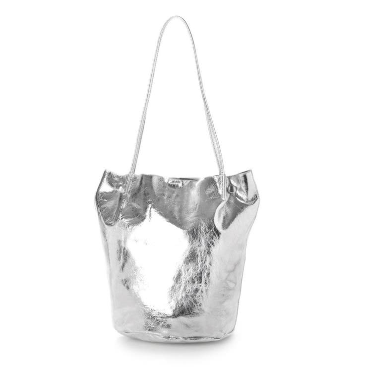シルバー | カシュカシュ / クラッシュメタリック肩入れバケツトートバッグ | UNBILLION
