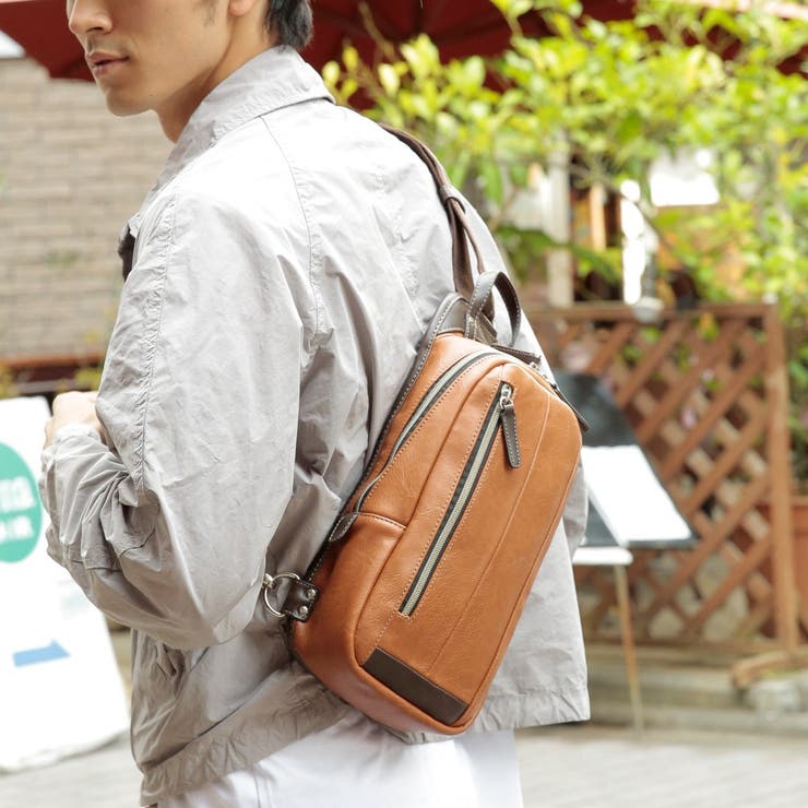 オティアス Otias / 合成皮革タテ型ボディバッグ | UNBILLION | 詳細画像1 