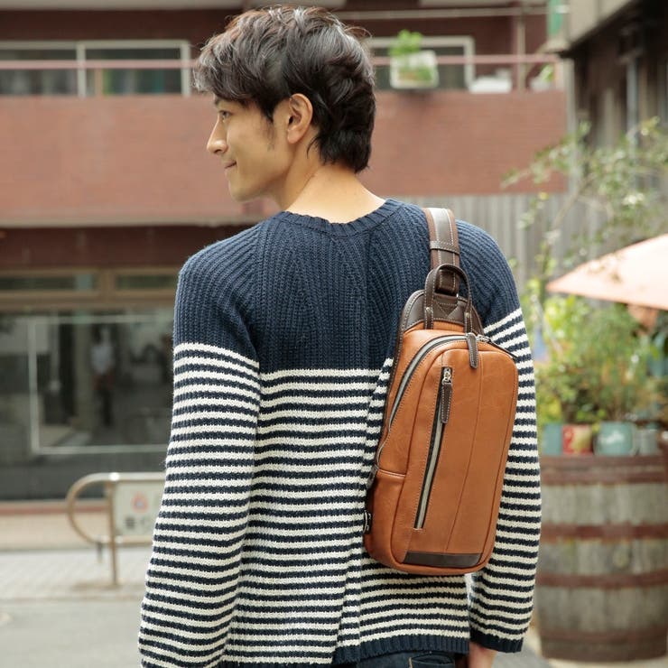 オティアス Otias / 合成皮革タテ型ボディバッグ | UNBILLION | 詳細画像2 