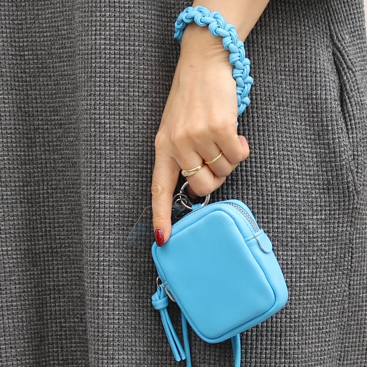 サックスブルー | ペルケ perche / 蛍光レザーストラップ付き・チャームポーチショルダー | UNBILLION