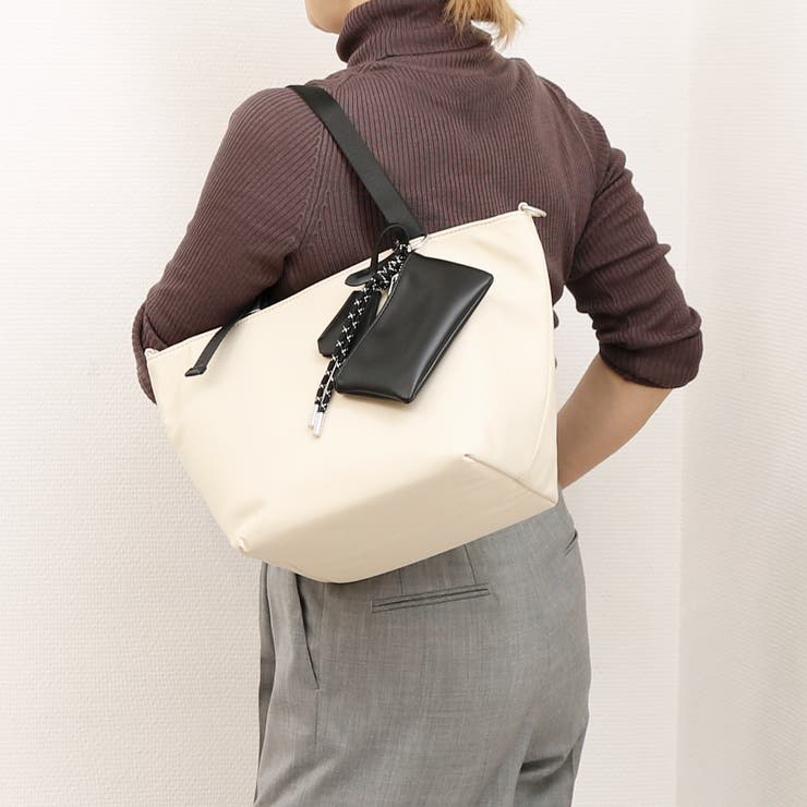 アイボリー | カシュカシュ  / チャームセット付きナイロン2wayトートバッグ | UNBILLION