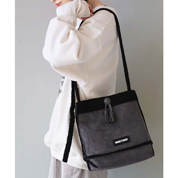 MINNETONKA（ミネトンカ）：スエード×ボアショルダーバッグ[品番：EZ000013527]｜e-zakkamania  stores（イーザッカマニアストアーズ）のレディースファッション通販｜SHOPLIST（ショップリスト）