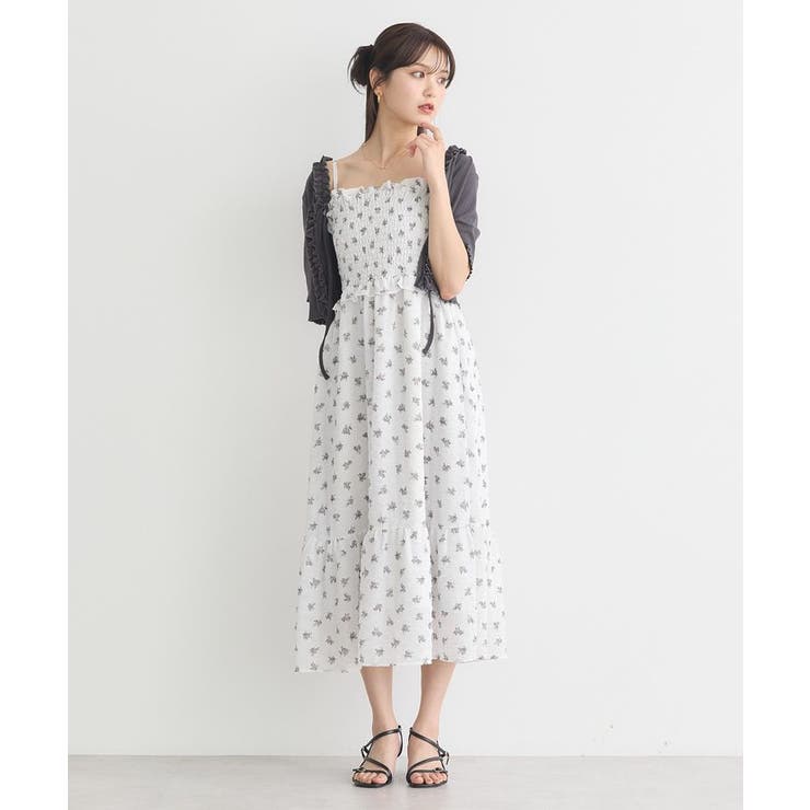 オフホワイト | 花柄シアーポップコーンキャミワンピース | earth music&ecology 