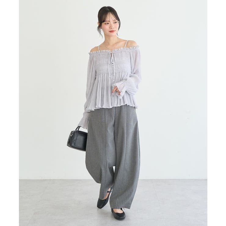 シャーリングフリルオフショルブラウス | earth music&ecology  | 詳細画像10 