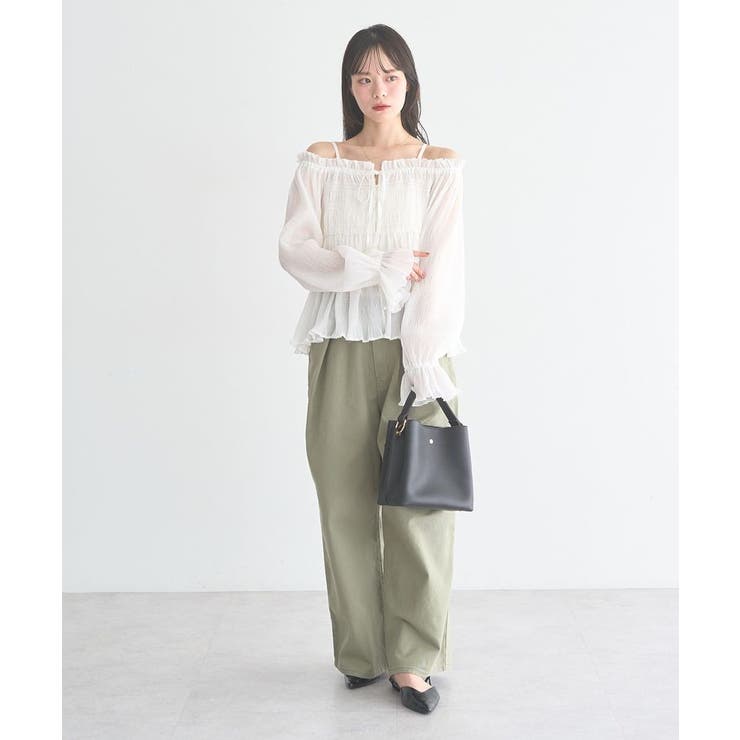 シャーリングフリルオフショルブラウス | earth music&ecology  | 詳細画像3 
