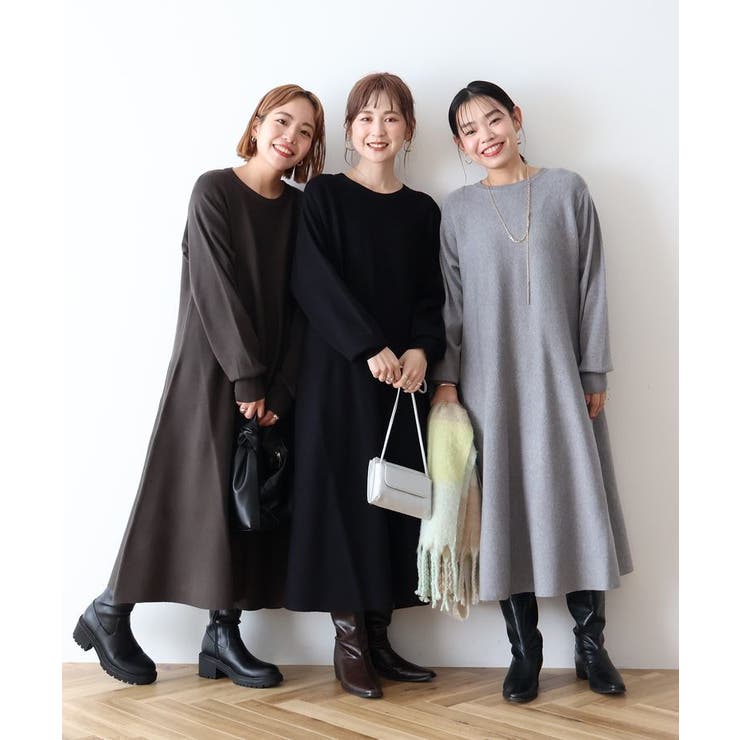 BACK OPEN PEARL VELOUR DRESS