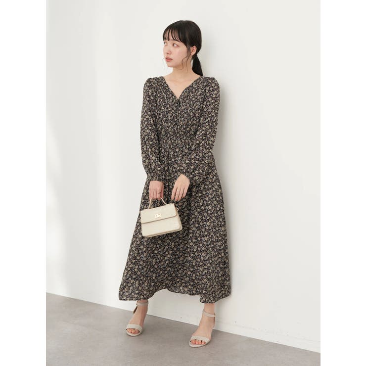 フラワープリーツワンピース 品番 Emew Earth Music Ecology アースミュージックアンドエコロジー のレディースファッション通販 毎日送料無料 Shoplist ショップリスト