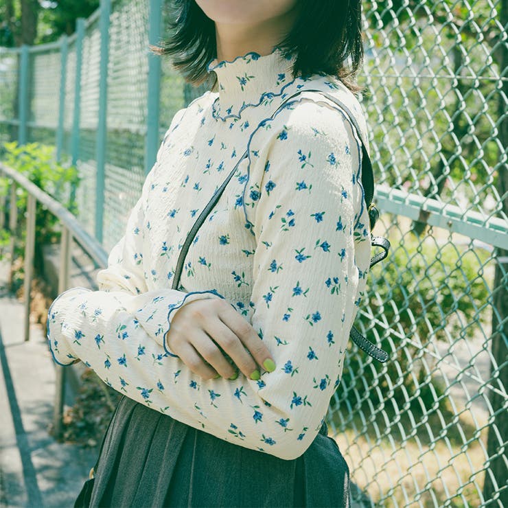 kutir】【クティールとレトロ】フラワーハイネックトップス[品番