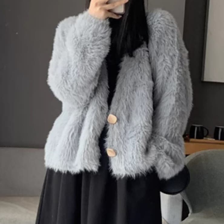 【人気完売品✨】メゾンドドルチェ ファーリーニット カーディガン 白 2024 ファーフードダブルジップケーブルニットカーディガン[mb1601