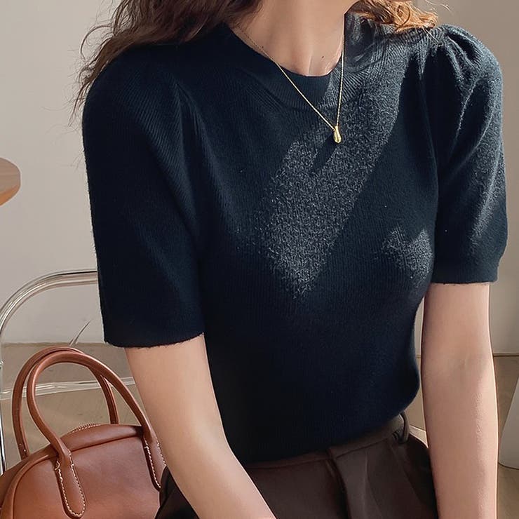 キレイめが嬉しい。クルーネックパフスリーブ半袖ニットトップス