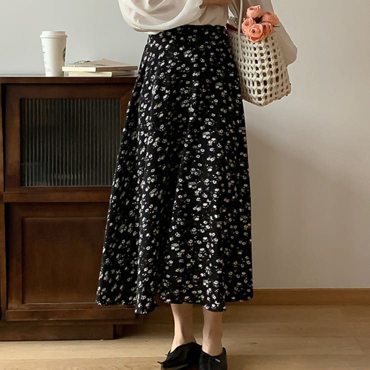 大人かわいい お花 フレア ロング スカート ブラック 大人可愛い花柄。フラワーフレアロングスカート モノトーン[品番