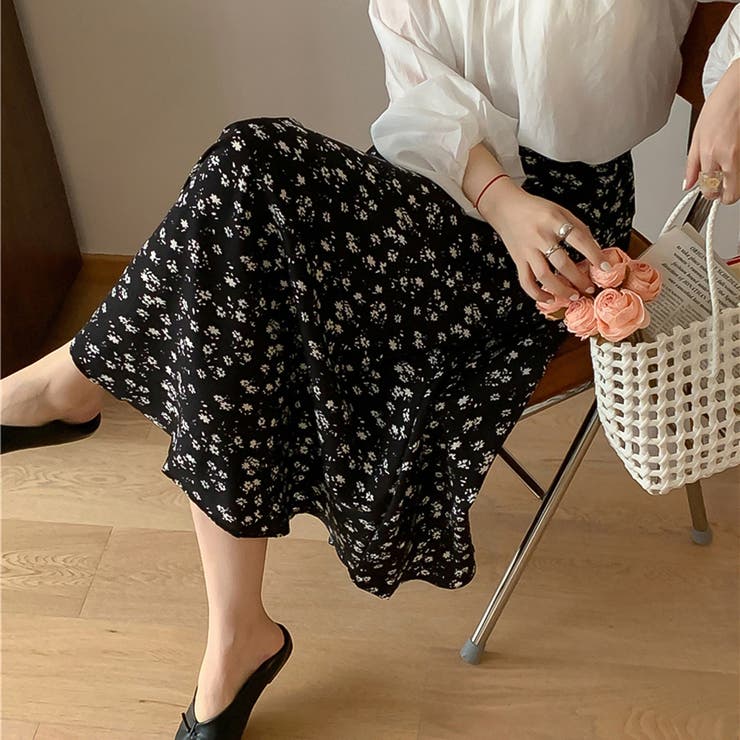 大人かわいい お花 フレア ロング スカート ブラック 大人可愛い花柄。フラワーフレアロングスカート モノトーン[品番
