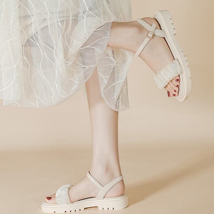 【足元に個性を添えるストラップ♪】DIOR サンダル DIOR | 「ディオールアクト」サンダル - シューズ - ウィメンズ