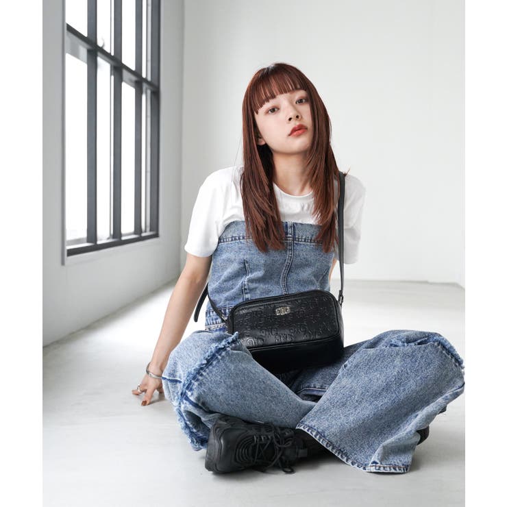 GYDA エンボス スクエアショルダーバッグ ロゴ入り 総柄 ブラック 黒 GYDA エンボス スクエアショルダーバッグ ロゴ入り 総柄 ブラック 黒