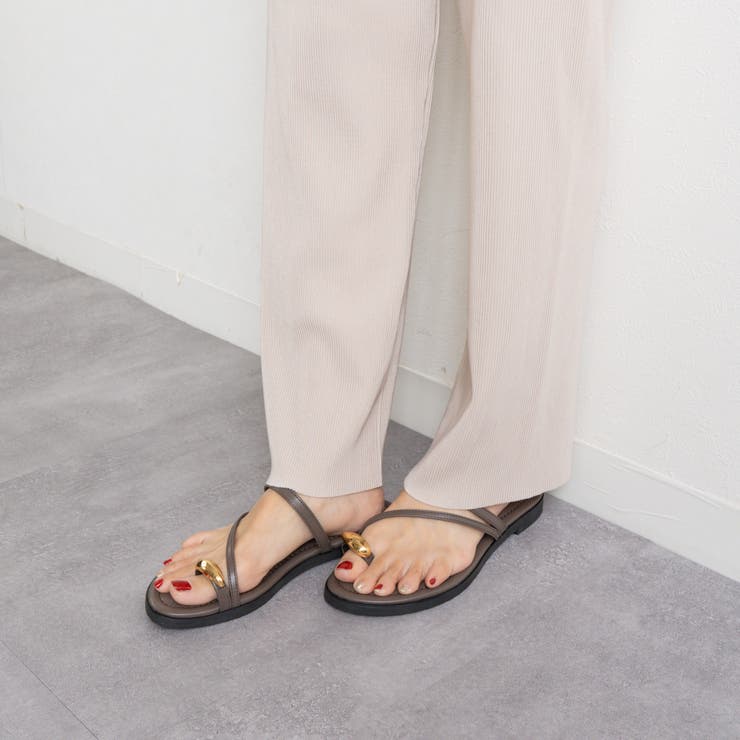 フラットメタルトングサンダル[品番：FBBS0010044]｜FABBY FABBY