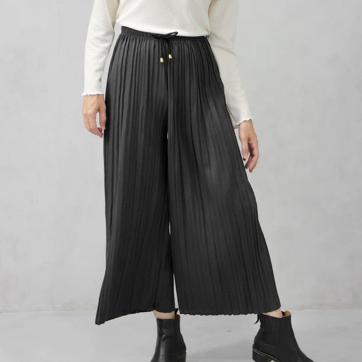 チャコール | プリーツガウチョパンツ | FashionBerry
