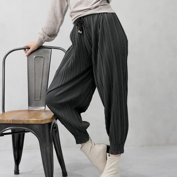 チャコール | プリーツジョガーパンツ | FashionBerry