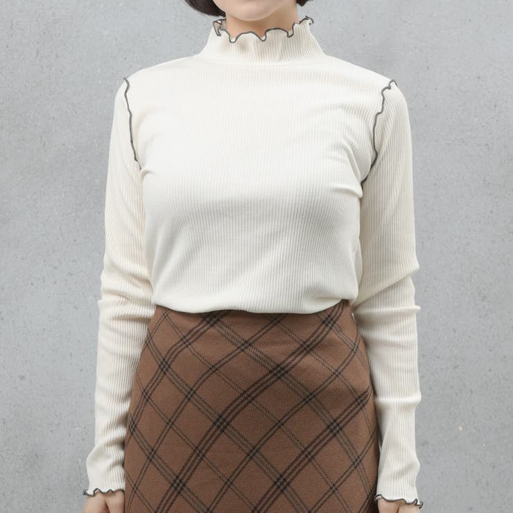 アイボリー | 配色メローテレコホルターネックプルオーバー | FashionBerry