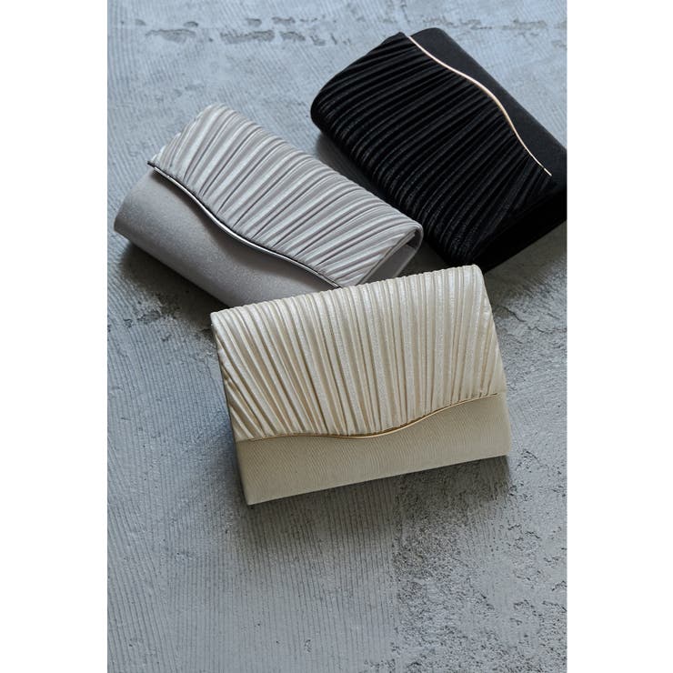 ベージュ | niana ニアナ プリーツサテンクラッチバッグ | Fashion Letter