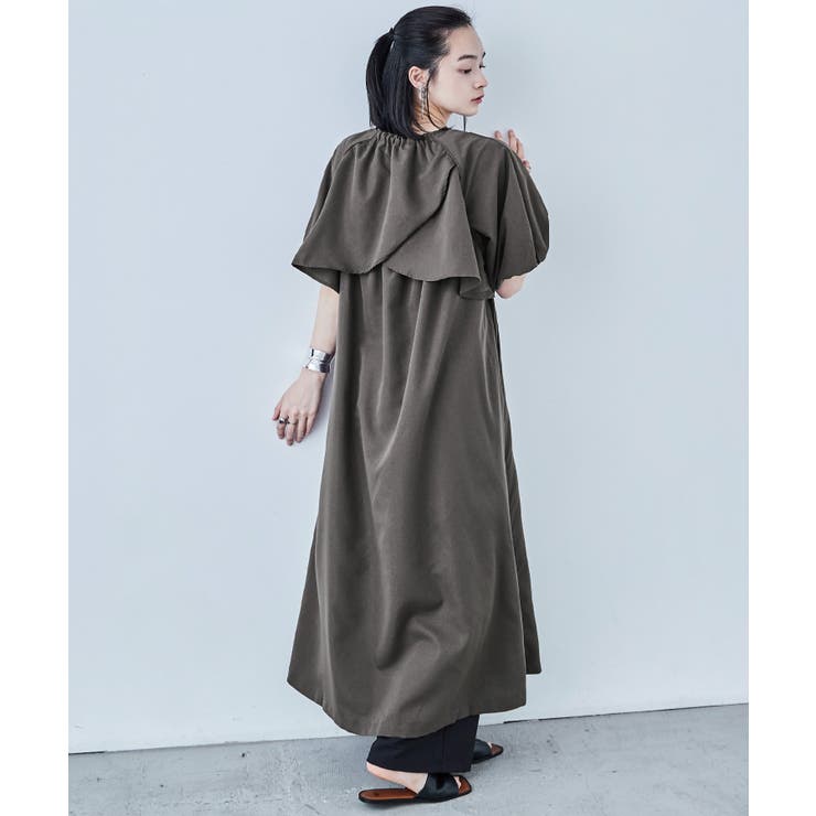 チャコールグレー | バックケープワンピース ライトシャークスキン ワンピース | Fashion Letter