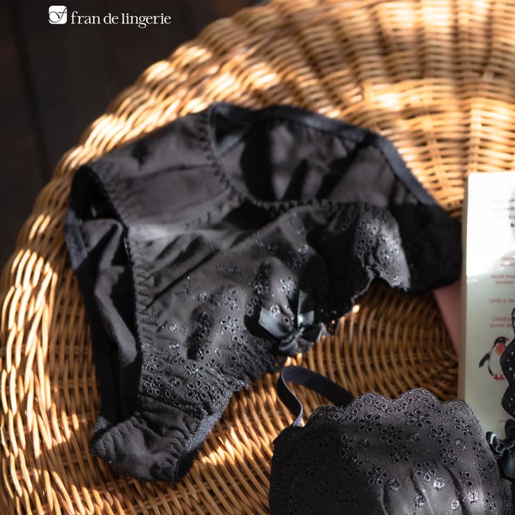 ジェットブラック | フェミニンなコットンレースヒップに優しく 「コットンドラジェ ショーツ」 | fran de lingerie
