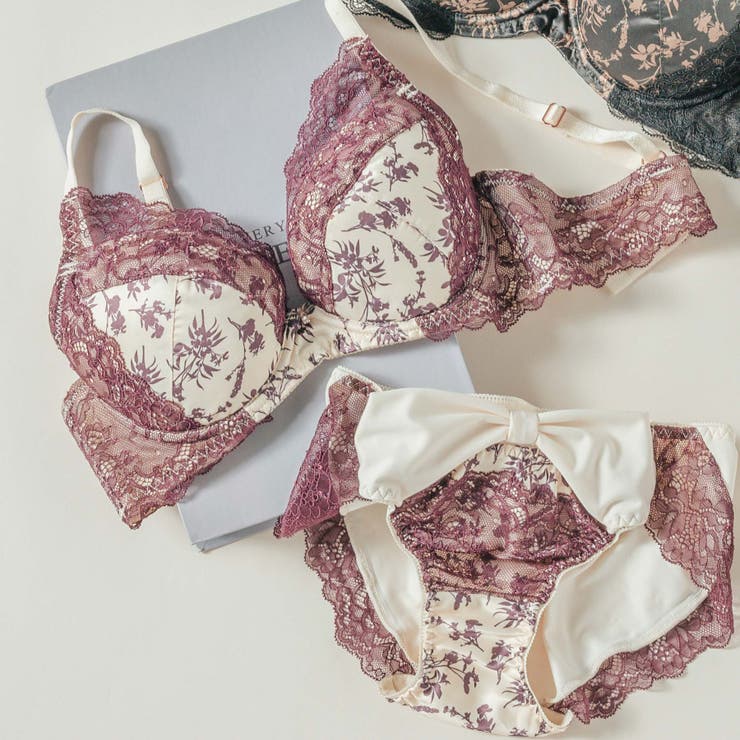 アイボリー | 華やか配色デザインすっきりラインの谷間メイクブラ 「ボタニカルプリントサテン ペ… | fran de lingerie