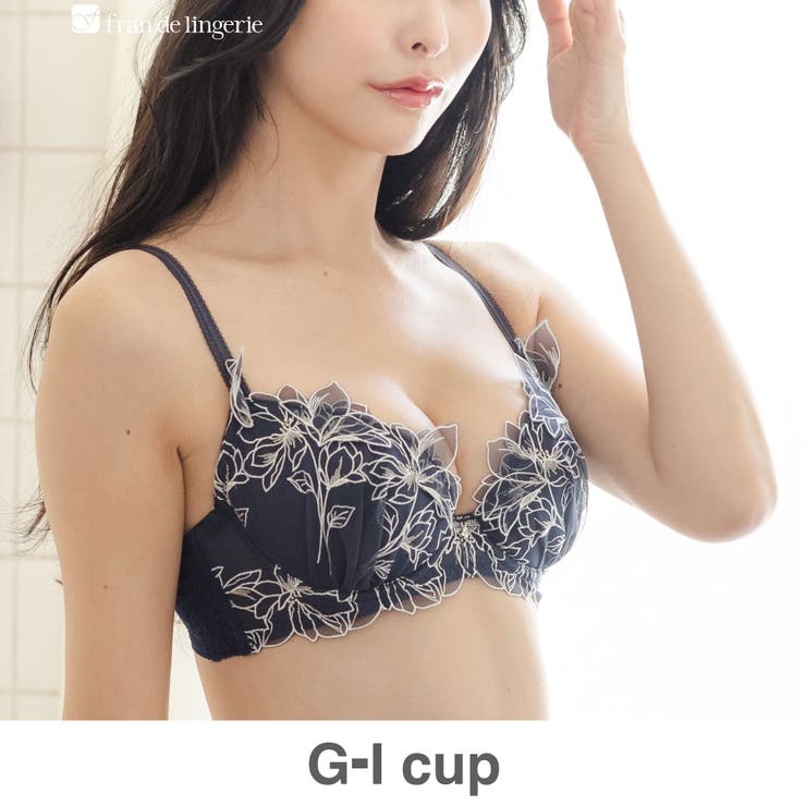 ネイビー | 軽やかに揺れるチュールフラワー安定感◎のすっきりバストメイク | fran de lingerie