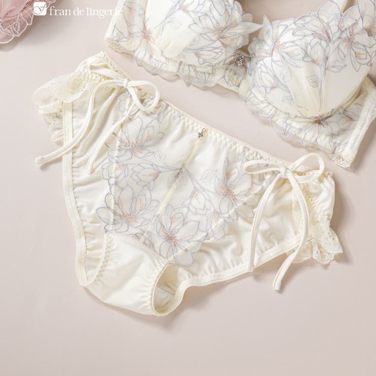 オフホワイト | 軽やかに揺れるチュールフラワー可愛くて楽ちんな紐ショーツ | fran de lingerie