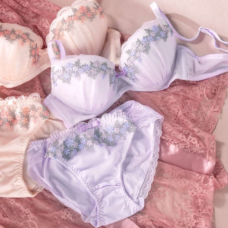 ラベンダー | 可憐なフラワーレースのフェミニンランジェリーナチュラルバスト 「フラワークラウン | fran de lingerie