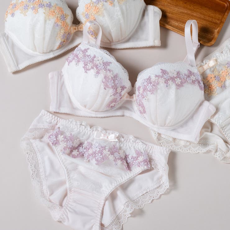 ライトピンク | 可憐なフラワーレースのフェミニンランジェリーナチュラルバスト 「フラワークラウン | fran de lingerie