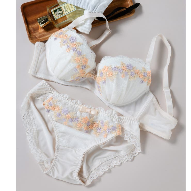 オレンジ | 可憐なフラワーレースのフェミニンランジェリーナチュラルバスト 「フラワークラウン | fran de lingerie